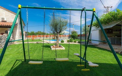 Bozac: Swing, Playground, Outdoor Play Equipment, Grass, Public Space, Human Settlement, Net, Recreation, Leisure, Tree