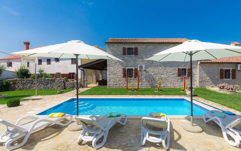 Bozac: Property, Swimming Pool, House, Real Estate, Home, Leisure, Building, Resort, Shade, Leisure Centre