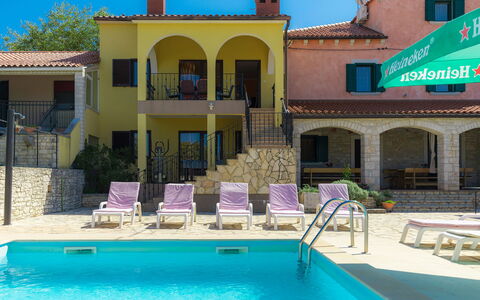 Gracije: Property, House, Building, Swimming Pool, Real Estate, Villa, Home, Vacation, Estate, Leisure