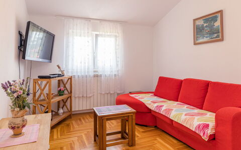 Pula 664: Furniture, Table, Property, Couch, Wood, Picture Frame, Interior Design, Flooring, Living Room, Floor