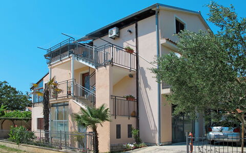 Pula 671: Property, House, Residential Area, Building, Architecture, Neighbourhood, Real Estate, Home, Town, Apartment