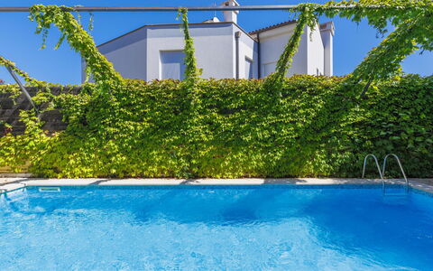 Gabi: Water, Plant, Blue, Azure, Rectangle, Botany, Sky, Shade, Vegetation, Architecture