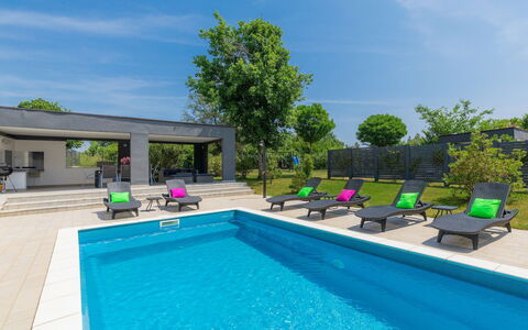 Mirna: Water, Sky, Plant, Cloud, Swimming Pool, Green, Azure, Shade, Grass, Building