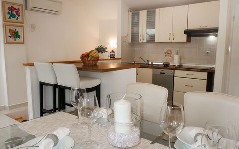 Labin 752: Property, Tableware, Furniture, Cabinetry, Chair, Table, Countertop, Tap, Sink, Dishware