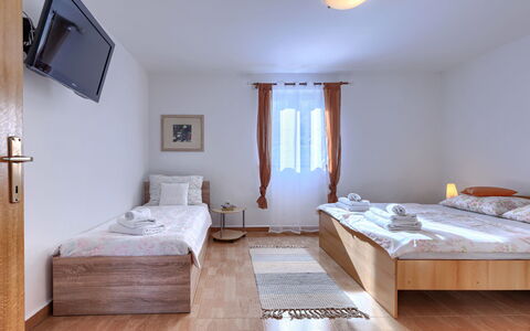 Labin 754: Wood, Floor, Bedroom, Flooring, Bed, Interior Design, Bed Sheet, Home, Bed Frame, Furniture