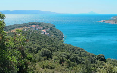 Labin 755: Water, Sky, Water Resources, Plant Community, Ecoregion, Natural Landscape, Plant, Tree, Mountain, Coastal And Oceanic Landforms