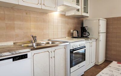 Violetta 755.2: Kitchen Appliance, Kitchen, Major Appliance, Countertop, Cabinetry, Flooring, Kitchen Stove, Furniture, Interior Design, Stove