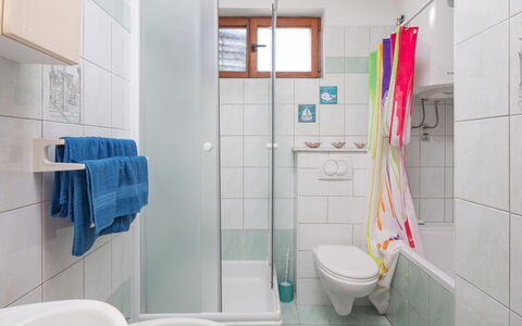 Kos: Plumbing Fixture, Property, Toilet, Toilet Seat, Purple, Bathroom, Interior Design, Floor