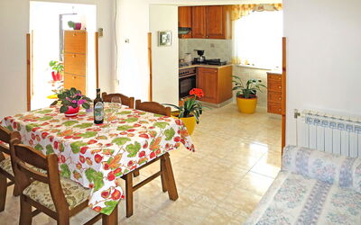 Accommodation:&nbsp;Rosa (Lbn380) 763.3