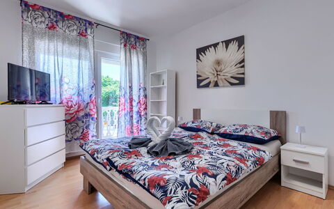 Lola: Furniture, Bed, Interior Design, Bedroom, Bedding, Bed Sheet, Floor, Flooring, Wood, Room