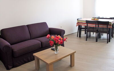 Matko (Lbn505) 773.6: Furniture, Coffee Table, Floor, Table, Room, Couch, Property, Interior Design, Living Room, Laminate Flooring