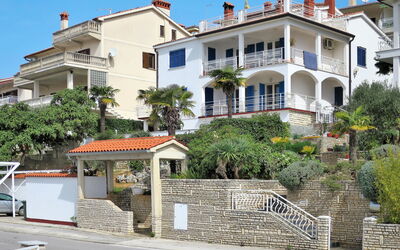 Rabac 627: Building, Property, Residential Area, Neighbourhood, Home, House, Real Estate, Town, Apartment, Architecture
