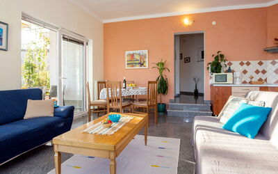 Accommodation:&nbsp;Bella Vista 605.8