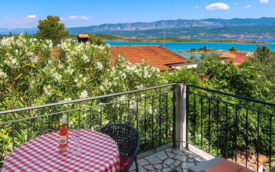 Krk Malinska 633: Sky, Cloud, Daytime, Property, Furniture, Water, Blue, Table, Building, Nature