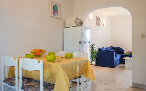 Krk Krk 662: Table, Furniture, Interior Design, Tableware, Building, Floor, House, Flooring, Chair, Tablecloth