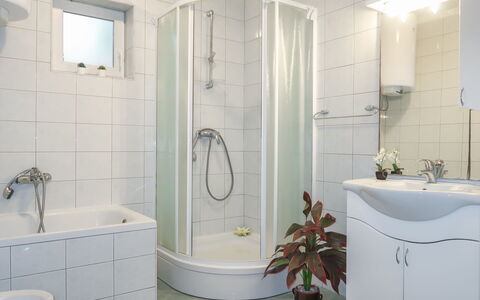 Manestar: Bathroom, Room, Property, Tile, Tap, Interior Design, Plumbing Fixture, Wall, Floor, Architecture