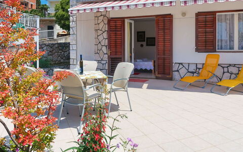 Manestar: Property, Building, Real Estate, Home, House, Residential Area, Patio, Porch, Leaf, Yard