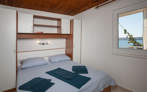 Fister: Bed, Bedroom, Room, Furniture, Property, Bed Sheet, Bed Frame, Interior Design, Building, House