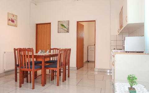 Karlobag 607: Room, Property, Building, House, Furniture, Floor, Interior Design, Table, Real Estate, Apartment