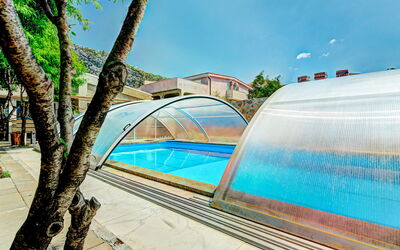 Karlobag 608: Blue, Sky, Swimming Pool, Architecture, Daytime, Property, Azure, Aqua, Tree, Wall