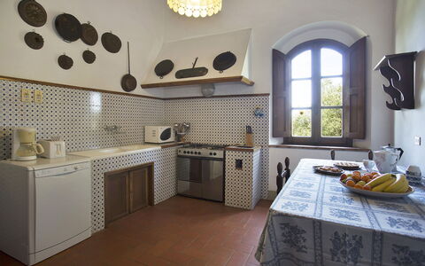 Malmantile: Property, Room, Tile, Floor, Interior Design, Furniture, Building, Kitchen, House, Cabinetry