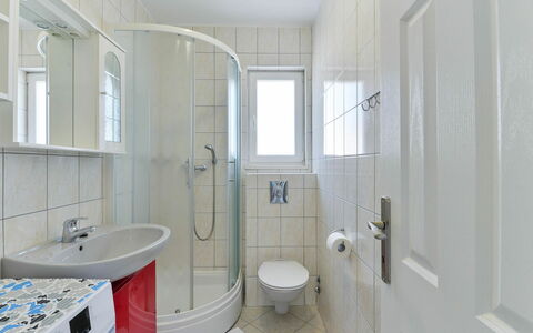 Starigrad-Paklenica 626: Tap, Plumbing Fixture, Sink, Window, Building, Mirror, Bathroom, Purple, Bathroom Sink