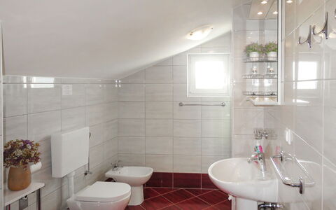 Anđelina: Plumbing Fixture, Sink, Tap, Bathroom Sink, Bathroom, Purple, Interior Design, Lighting, Building