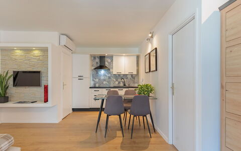 Vir 611: Wood, Houseplant, Floor, Cabinetry, Plant, Flooring, Hall, Chair, Living Room, Hardwood