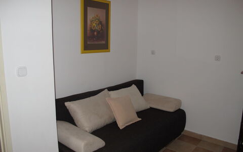 Catarina 1: Property, Building, Picture Frame, Comfort, Wood, Interior Design, Rectangle, Living Room, Couch, Floor