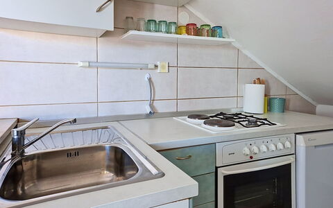 Valentina: Kitchen, Kitchen Appliance, Kitchen Sink, Countertop, Major Appliance, Plumbing Fixture, Kitchen Stove, Cabinetry, Flooring, Home Appliance