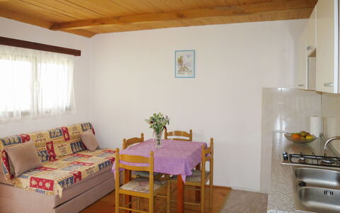 Kalebica: Table, Furniture, Property, Couch, Window, Plant, Houseplant, Wood, Building, Interior Design