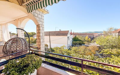 Accommodation:&nbsp;Ana 612.1