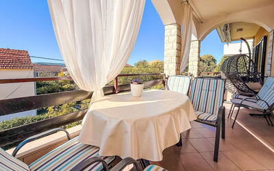 Accommodation:&nbsp;Ana 612.1