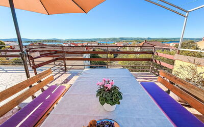 Accommodation:&nbsp;Ana 612.2