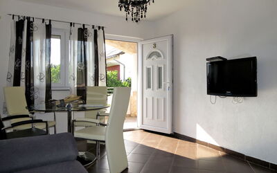 Josip 613.2: Furniture, Property, Table, Chair, Living Room, Lighting, Houseplant, Couch, Plant, Interior Design