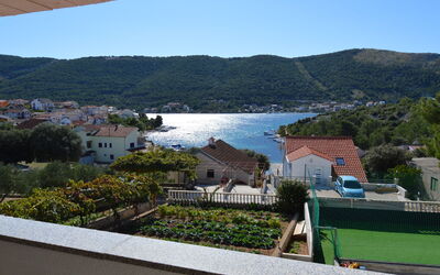 Šibenik 609: Sky, Water, Property, Daytime, Plant, Building, Azure, Nature, Tree, Body Of Water