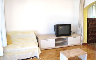 Accommodation:&nbsp;Andriana 610.1