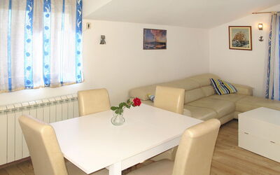 Accommodation:&nbsp;Andriana 610.2