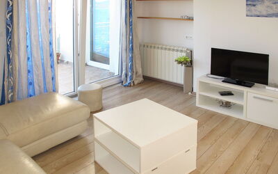 Accommodation:&nbsp;Andriana 610.2