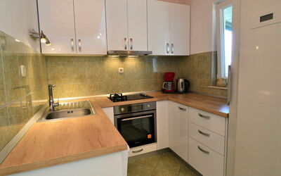 Camp Marko 637.1: Cabinetry, Countertop, Kitchen Sink, Sink, Furniture, Kitchen Stove, Kitchen Appliance, Kitchen, Wood, Home Appliance