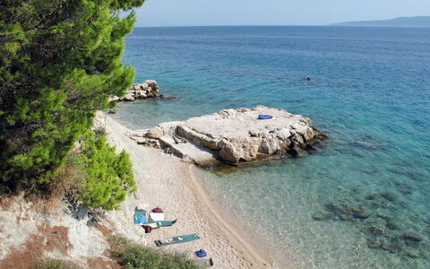 Ružica: Sky, Water, Cloud, Beach, Umbrella, Outdoor Furniture, Shade, Coastal And Oceanic Landforms