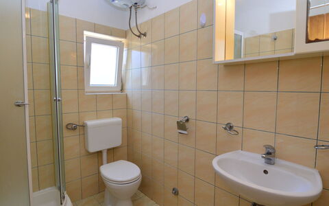 Hvar Kalober 616: Mirror, Plumbing Fixture, Tap, Sink, Property, Photograph, Bathroom Sink, Building, Purple, Bathroom