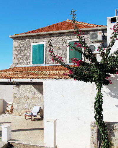 Hvar Kalober 617: House, Property, Building, Wall, Town, Neighbourhood, Architecture, Home, Village, Rural Area