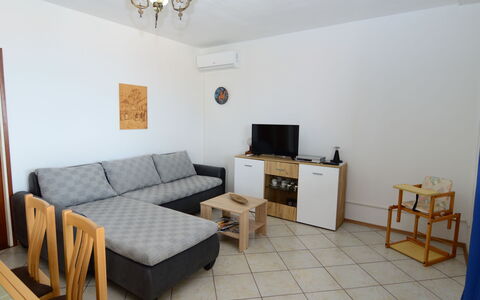 Jure: Table, Furniture, Couch, Property, Picture Frame, Comfort, Building, Houseplant, House, Interior Design