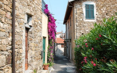 Dolcedo 640: Plant, Property, Flower, Sky, Azure, Road Surface, Window, Building, Architecture, Neighbourhood
