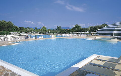 Sirmione 618: Water, Sky, Property, Swimming Pool, Azure, Cloud, Shade, Outdoor Furniture, Sunlounger, Rectangle