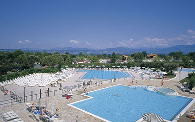Sirmione 618: Swimming Pool, Resort, Vacation, Summer, Building, Resort Town, Tourism, Village, Bay, Leisure