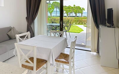 Accommodation:&nbsp;Front Lake Resort le Corti del Lago 617.3