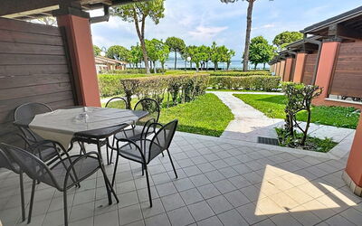 Accommodation:&nbsp;Front Lake Resort le Corti del Lago 617.3
