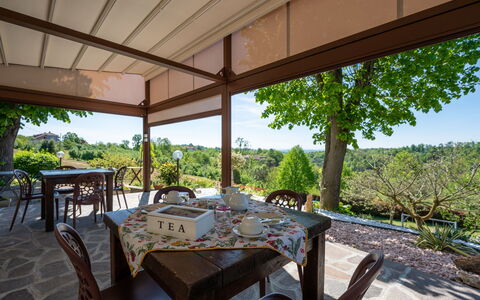 Agriturismo i Tre Tigli: Table, Furniture, Plant, Chair, Shade, Tree, Interior Design, Outdoor Furniture, Outdoor Table, Leisure